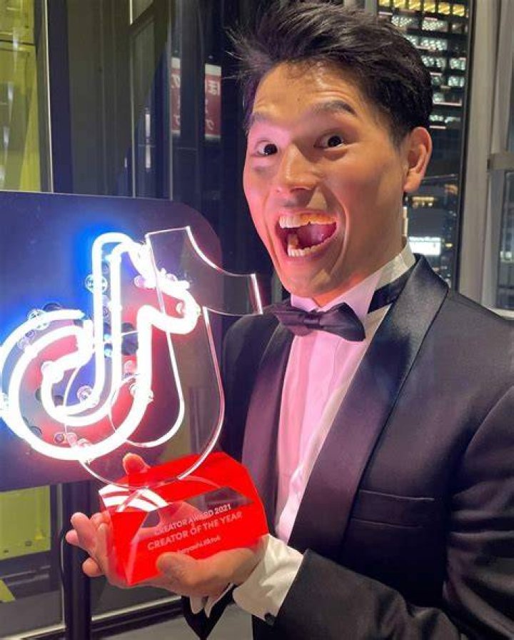 All About Bayashi | Net Worth, Relationship, Career