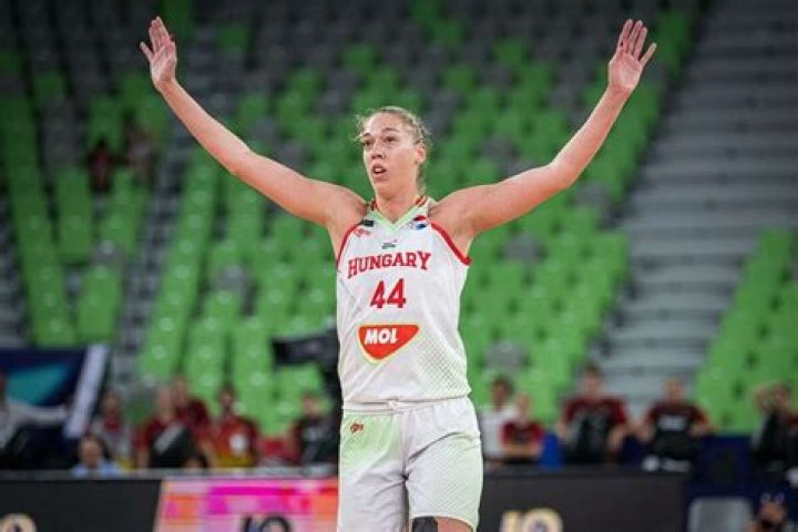 Bernadett Hat&aacute;r
