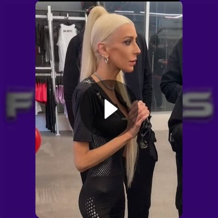 Christina Aguilera Joins Snapchat 4