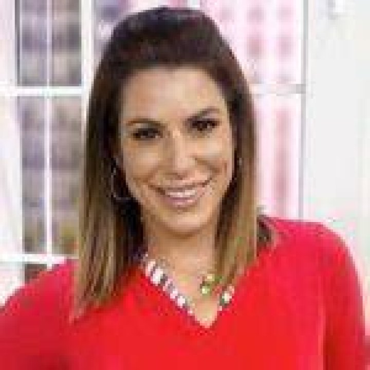 Is QVC Elise Ivy Married? Her Age, Net Worth, Family & Facts