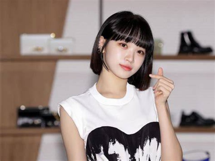 Kim Chaewon - Net Worth, Age, Height, Birthday, Bio, Wiki!