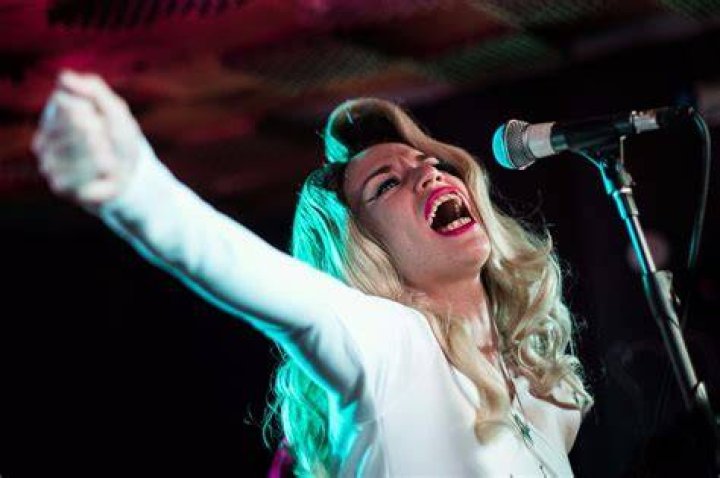 Live Review: Discovery 2 featuring Elle Exxe