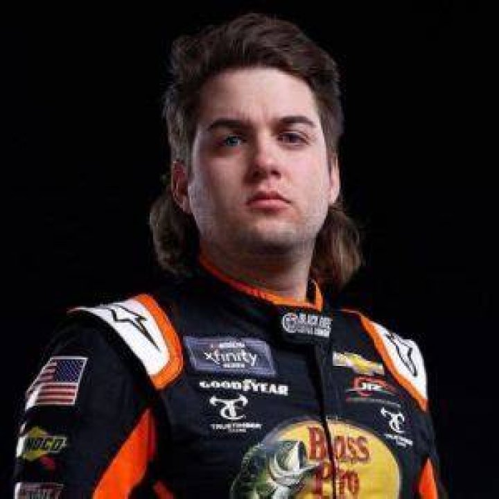 Noah Gragson Girlfriend, Parents, Family, Net Worth & Facts